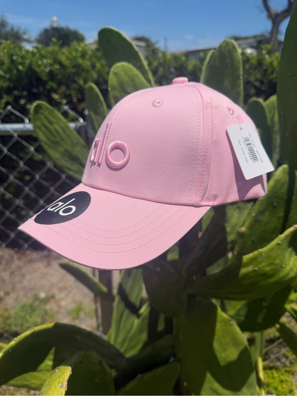 ALO Yoga Off Duty Candy Heart Light Sweet Pink Embroidered Logo Rare  Cap - Picture 6 of 16